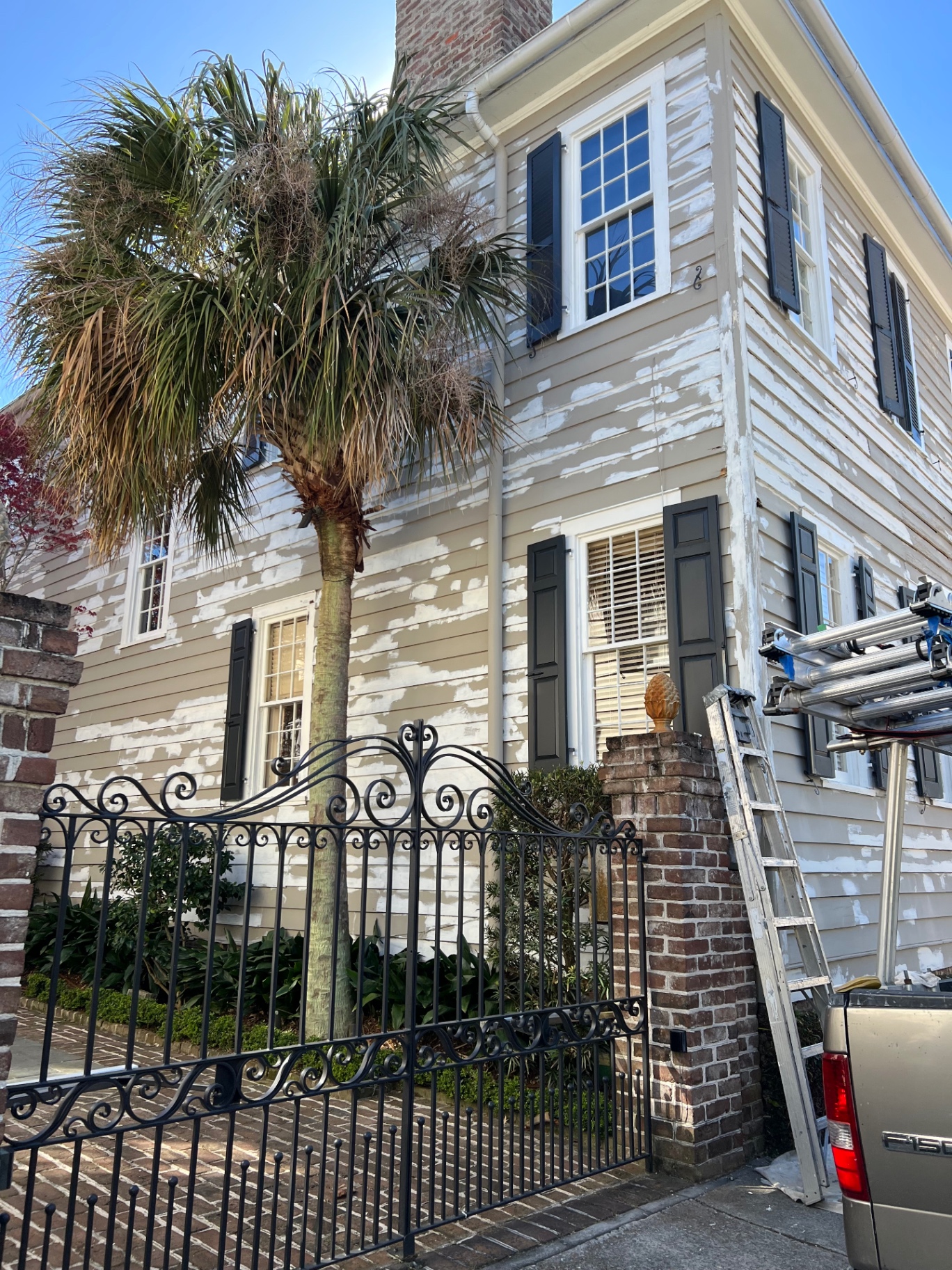 Peeling siding restoration prep